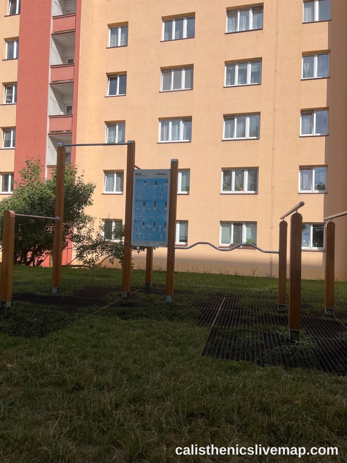 Calisthenics Park (2 stations)